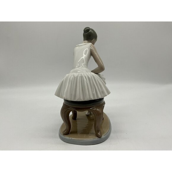 Lladro NAO Figurine Elegant Ballet Ballerina Seated Putting On Slippers No. 387 - Picture 10 of 16